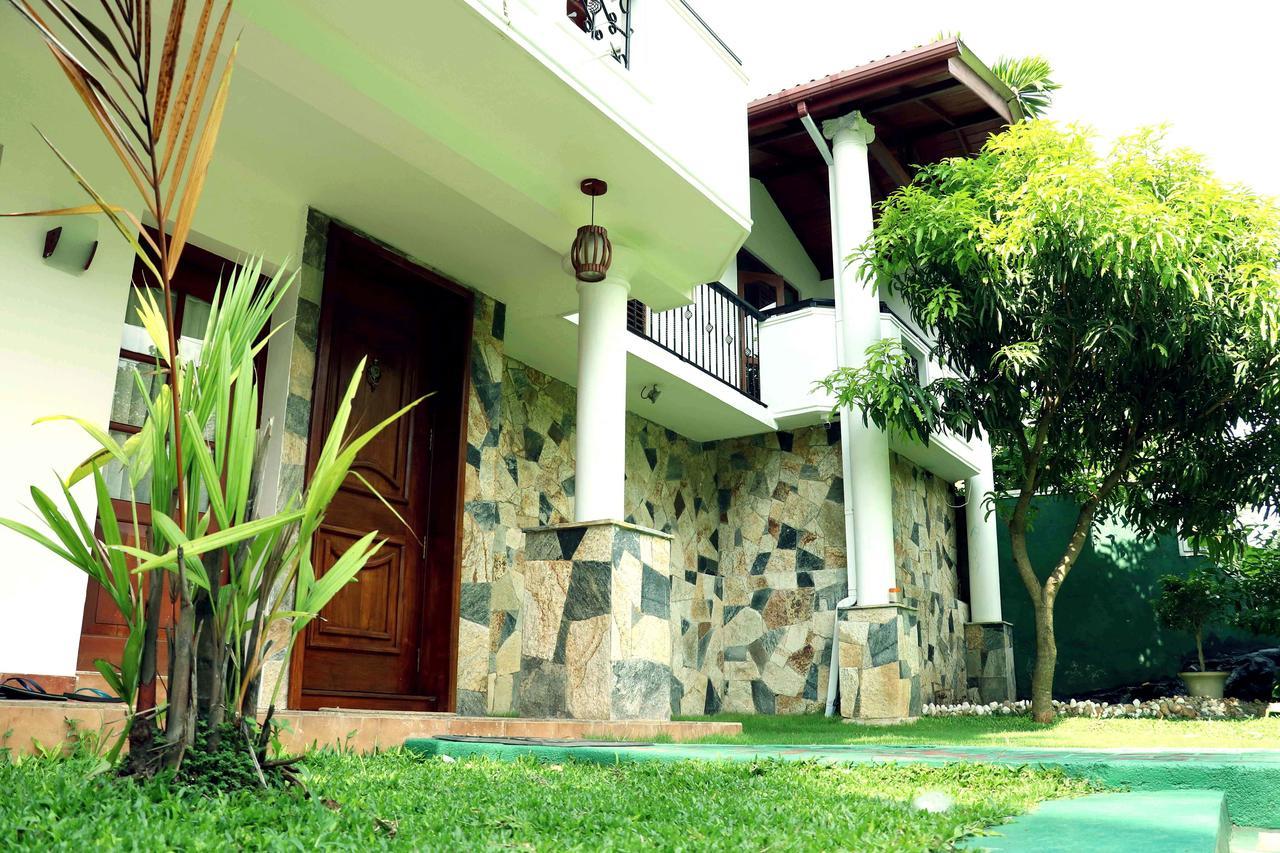 Villa Royce Канди Екстериор снимка