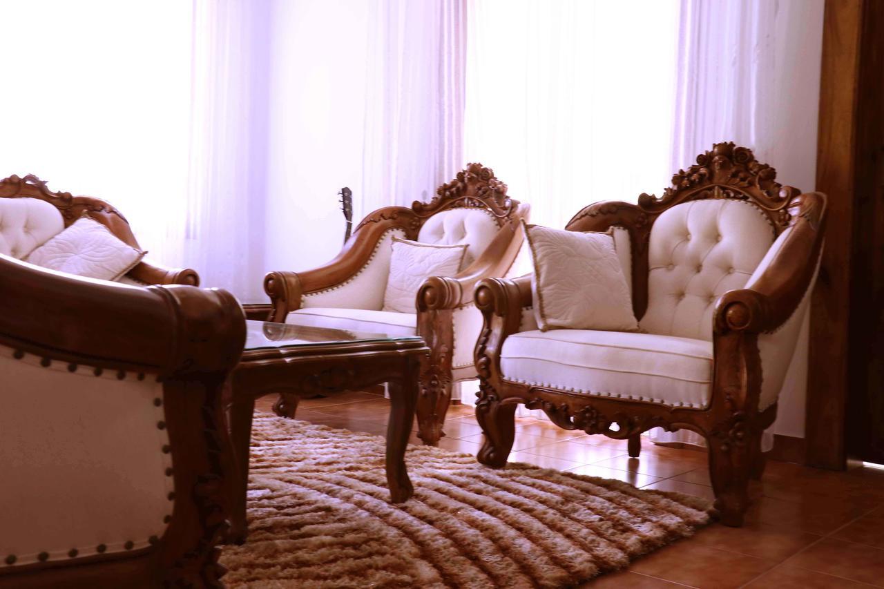 Villa Royce Канди Екстериор снимка